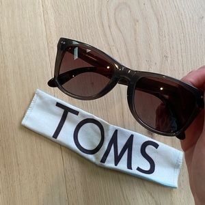 Tom’s sunglasses